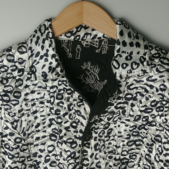 Chico's Reversible Quilt Silk Blend Leopard Print/Town Center On One Size - Picture 13 of 15